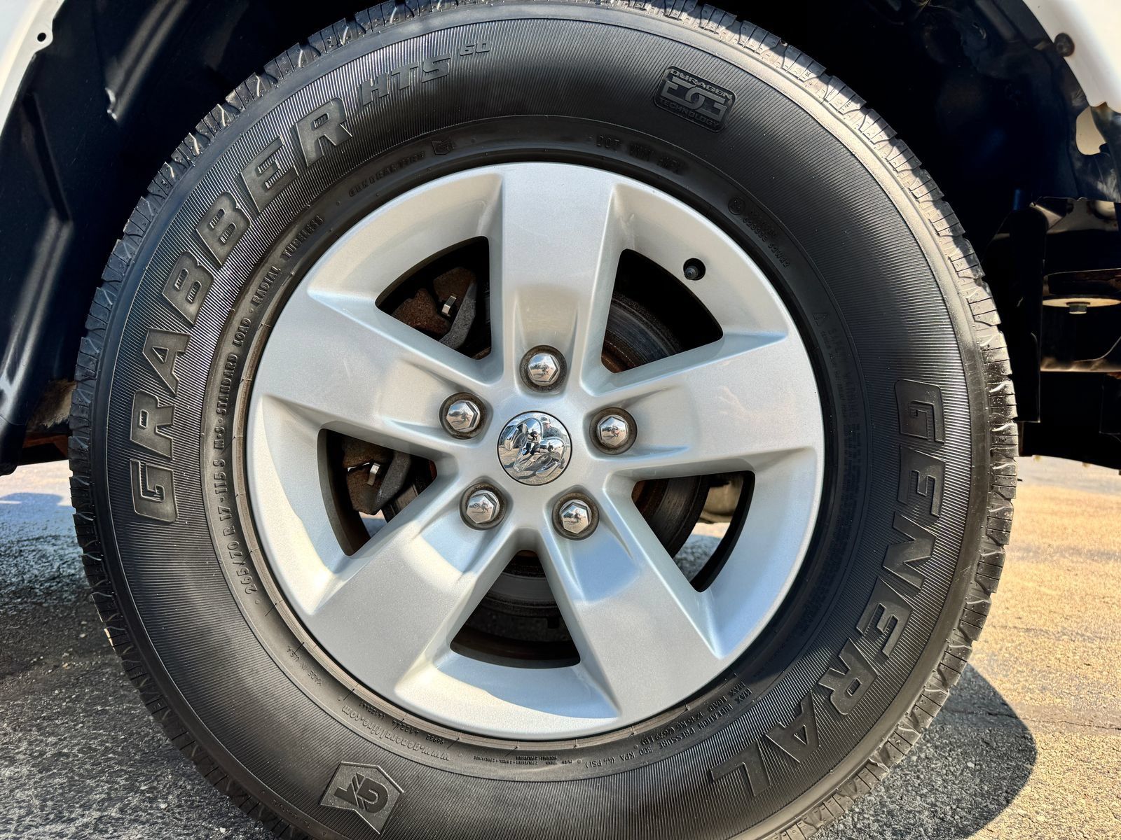 Used 2018 RAM 1500 Classic SLT AWD/4WD image 35