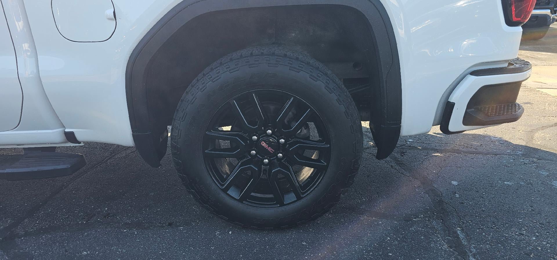 Used 2020 GMC Sierra 1500 Elevation w/ Elevation Value Package AWD/4WD image 8
