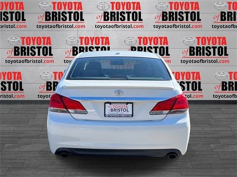 Used 2011 Toyota Avalon Limited image 4