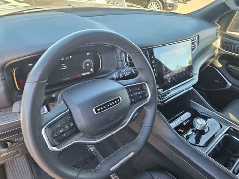 Used 2024 Jeep Wagoneer L Series II w/ Flexible Seating Group AWD/4WD image 10