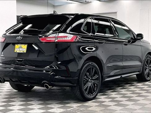 Used 2020 Ford Edge ST-Line w/ Cold Weather Package image 12