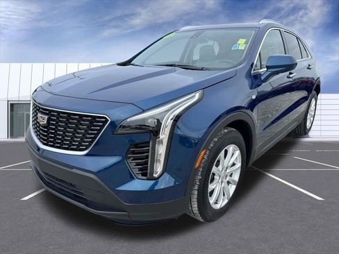 Used 2019 Cadillac XT4 Luxury w/ Cold Weather Package image 6