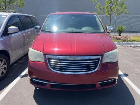 Used 2012 Chrysler Town & Country Touring-L w/ Entertainment Group #2 FWD image 2