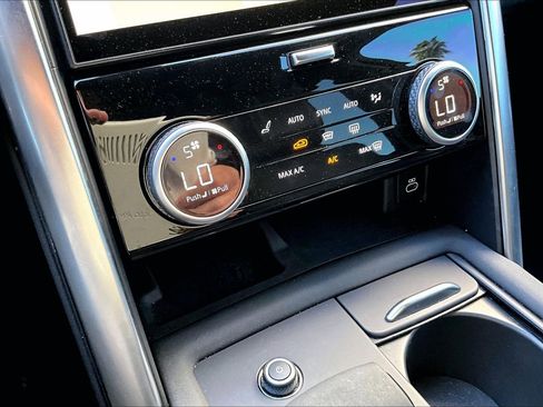 Used 2023 Land Rover Discovery S R-Dynamic image 32