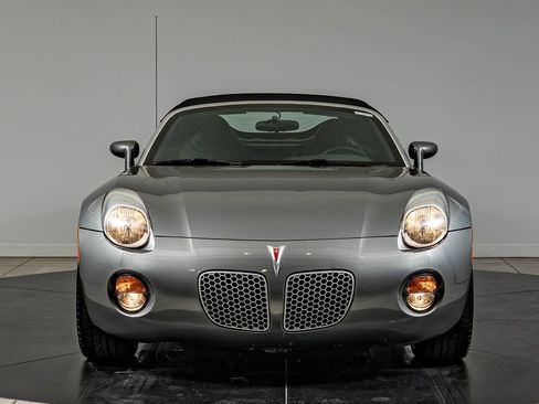 Used 2006 Pontiac Solstice Convertible w/ Premium Package RWD image 3