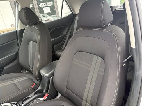 Used 2025 Hyundai Venue SEL FWD image 3