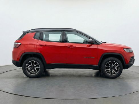 Used 2025 Jeep Compass Trailhawk AWD/4WD image 11