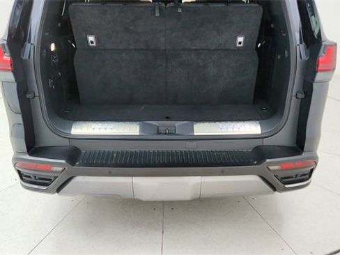 Used 2024 Lexus LX 600 4WD w/ Luxury Package image 14