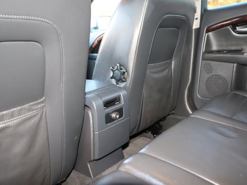Used 2010 Volvo V70 image 24
