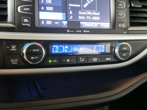 Used 2019 Toyota Highlander Limited Platinum AWD/4WD image 23