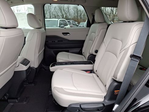 New 2026 Nissan Pathfinder SL w/ SL Premium Package image 6