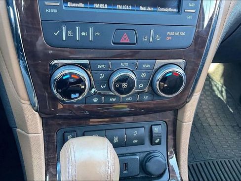 Used 2017 Buick Enclave Premium image 32