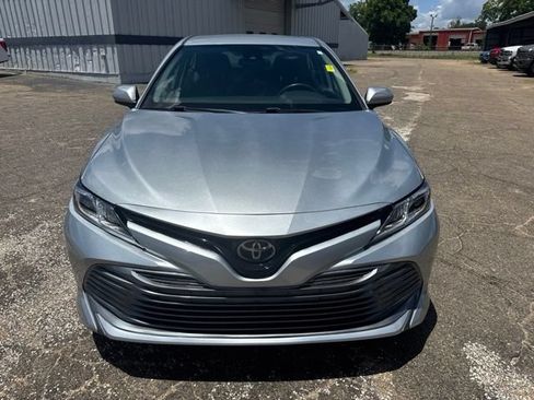 Used 2020 Toyota Camry LE FWD image 8