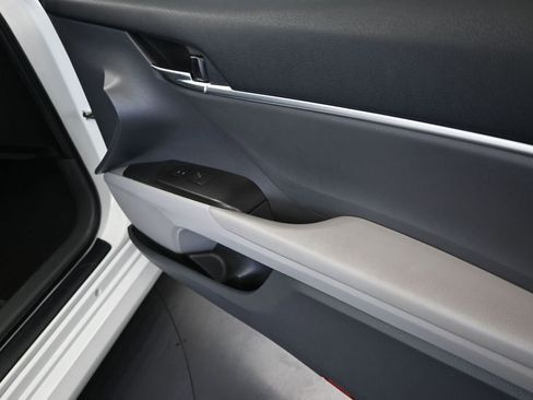 Used 2022 Toyota Camry LE image 23