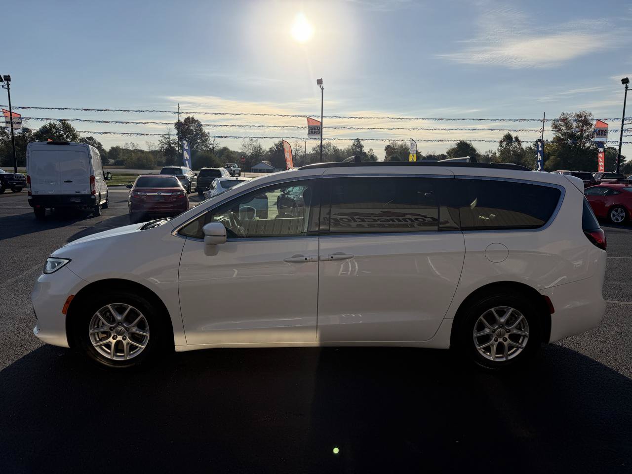 Used 2022 Chrysler Pacifica Touring-L FWD image 8