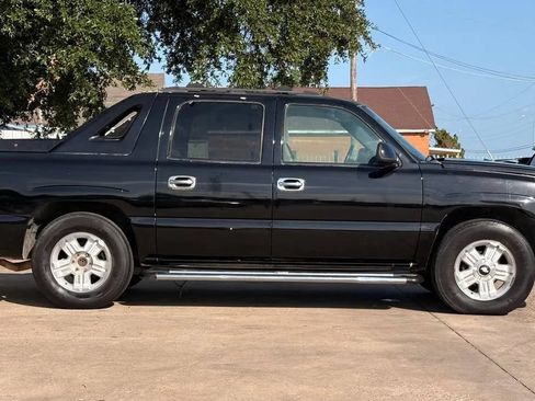 Used 2004 Chevrolet Avalanche 2WD image 2