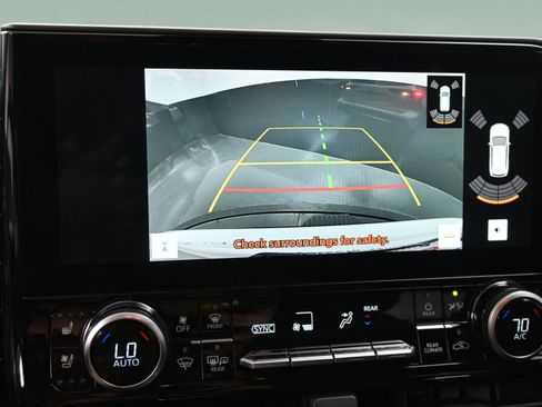 Used 2023 Toyota Highlander Limited image 29