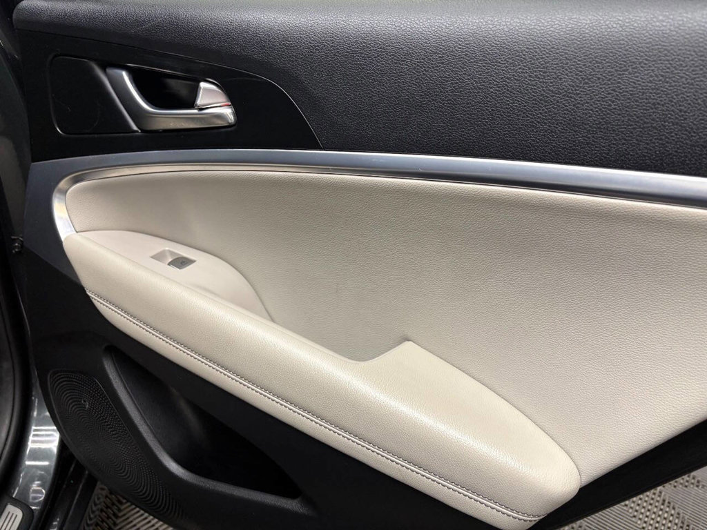 Used 2021 Genesis G70 2.0T AWD/4WD image 40