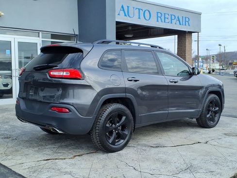 Used 2016 Jeep Cherokee Latitude image 3