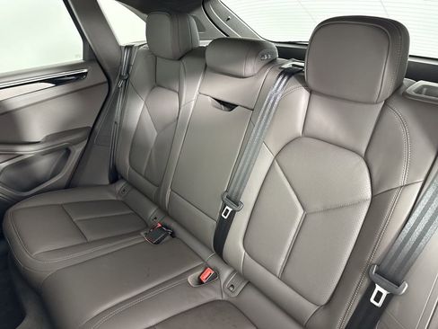 Certified 2025 Porsche Macan AWD/4WD image 22