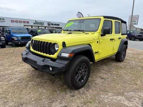 Used 2024 Jeep Wrangler Unlimited Sport AWD/4WD image 3