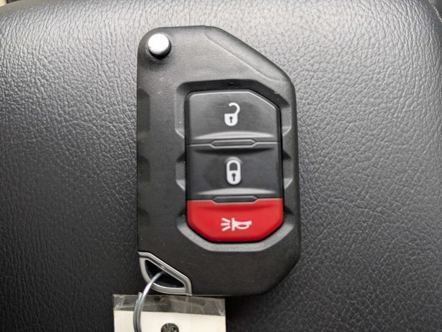 Used 2022 Jeep Wrangler Unlimited Sahara AWD/4WD image 29