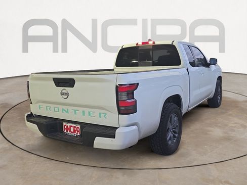 Used 2025 Nissan Frontier SV RWD image 7