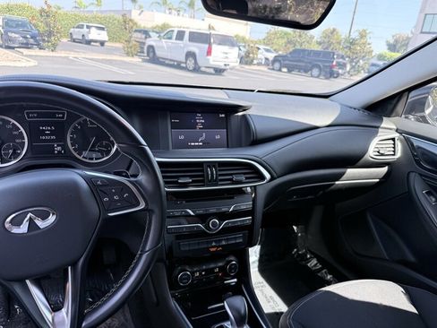 Used 2018 INFINITI QX30 FWD image 18