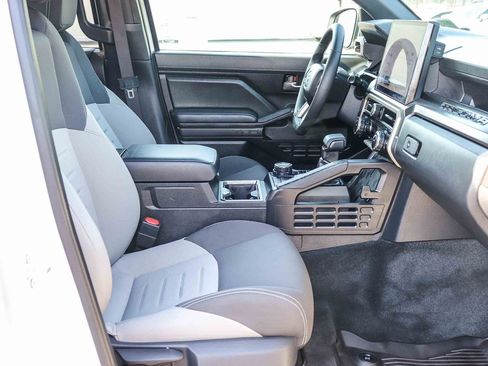 Certified 2025 Toyota Tacoma TRD Off-Road AWD/4WD image 15