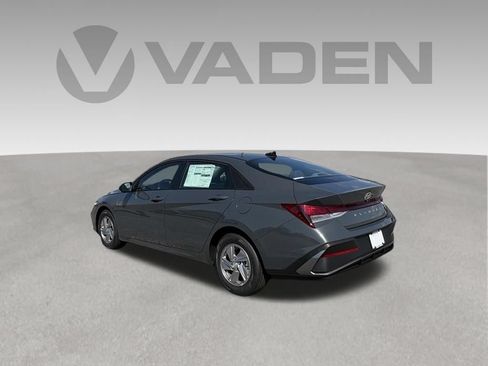 New 2026 Hyundai Elantra SE FWD image 19
