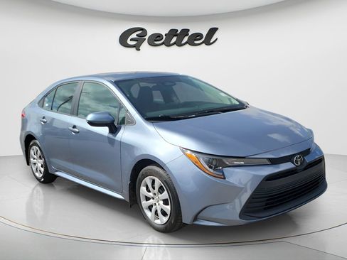 Used 2024 Toyota Corolla LE image 2