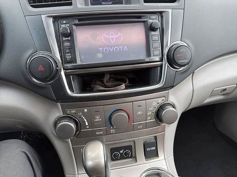 Used 2013 Toyota Highlander SE AWD/4WD image 19