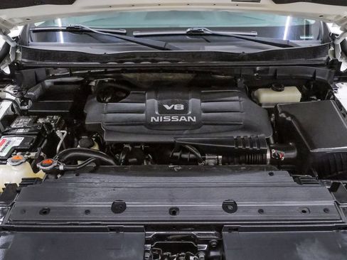 Used 2017 Nissan Titan SV image 28