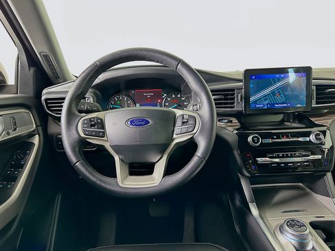 Used 2024 Ford Explorer Limited image 17