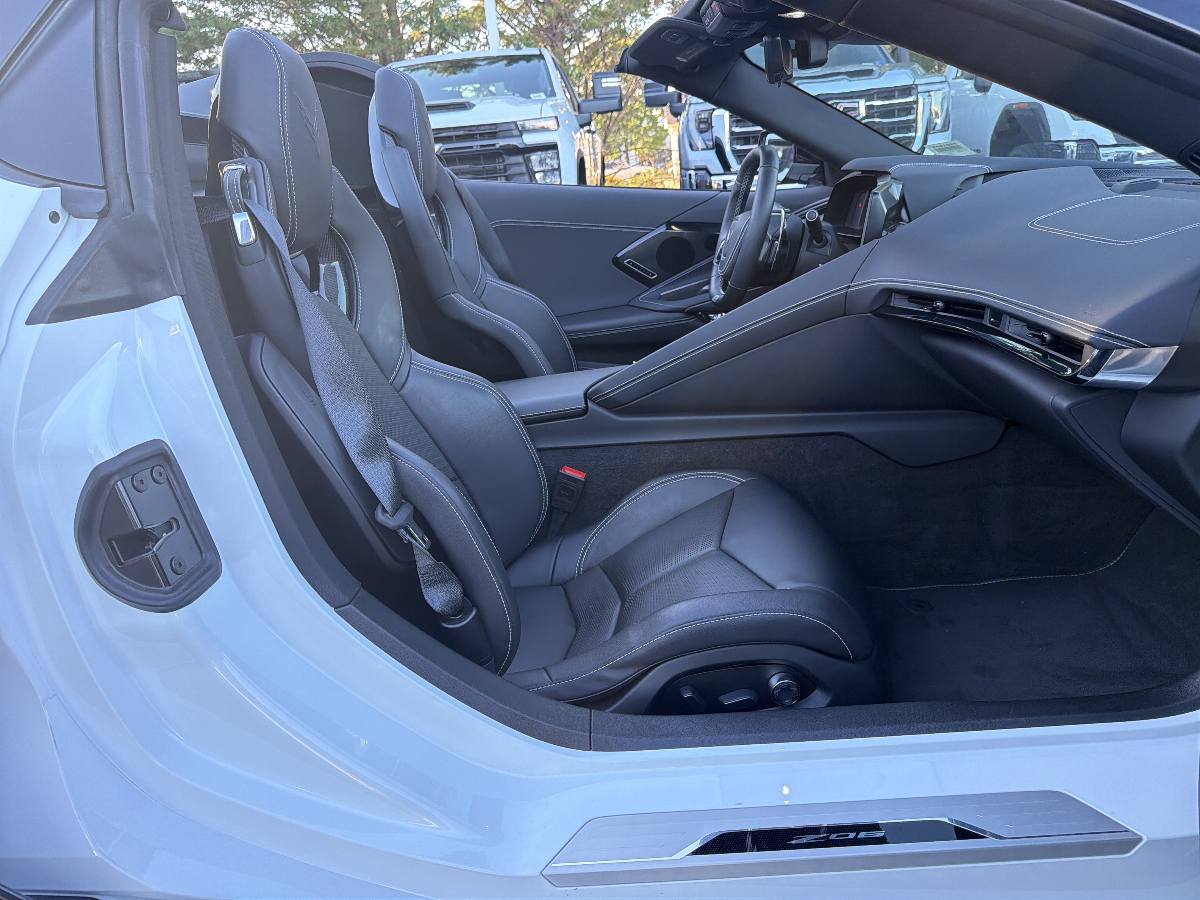 Used 2025 Chevrolet Corvette Z06 w/ Stealth Interior Trim Package RWD image 35