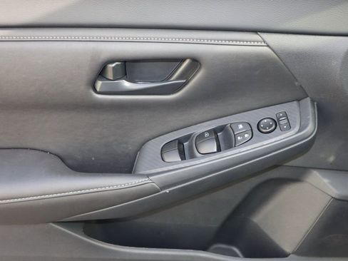 Certified 2025 Nissan Sentra S FWD image 18