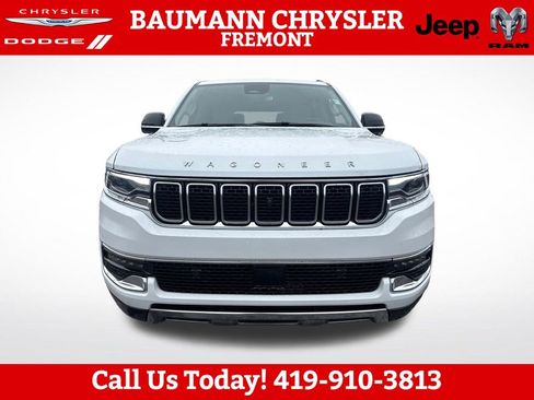 Used 2024 Jeep Wagoneer Series III w/ Premium Group I AWD/4WD image 8