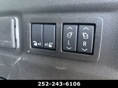 Used 2025 Chevrolet Suburban Premier RWD image 26