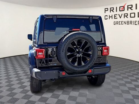 Used 2025 Jeep Wrangler Unlimited Sahara AWD/4WD image 7