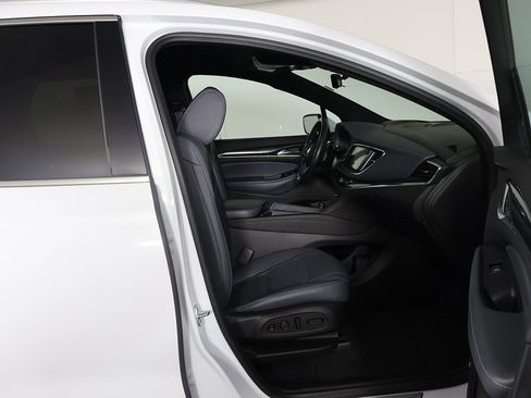 Used 2024 Buick Enclave Premium image 31