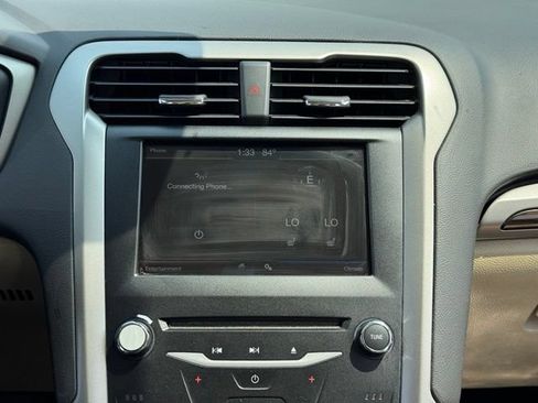 Used 2014 Ford Fusion SE w/ Equipment Group 202A FWD image 3