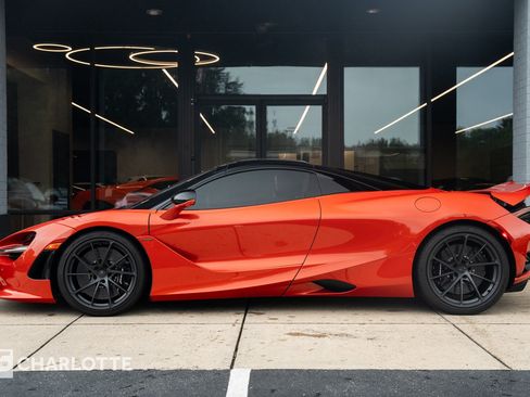 Used 2025 McLaren 750S Spider RWD image 8