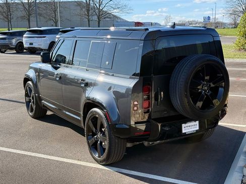 Used 2023 Land Rover Defender 110 X-Dynamic SE image 9