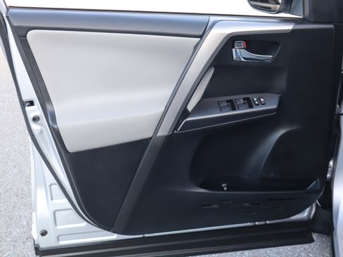 Used 2016 Toyota RAV4 XLE image 24