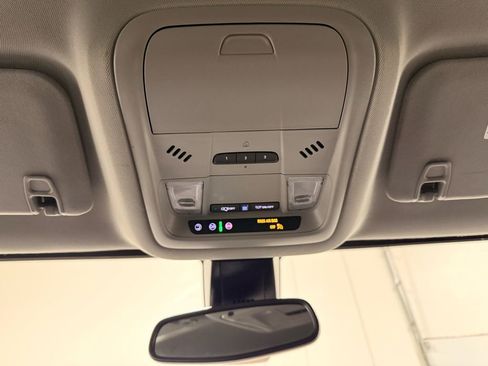 Used 2023 GMC Acadia SLT image 19