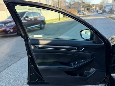 Used 2019 Honda Accord Sport image 16