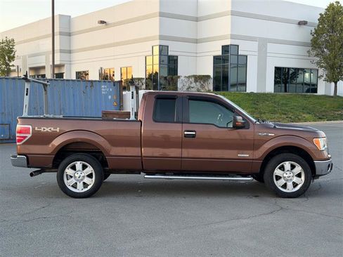 Used 2011 Ford F150 XLT w/ XLT Chrome Pkg image 8