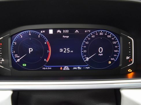 New 2025 Volkswagen Taos SEL image 9