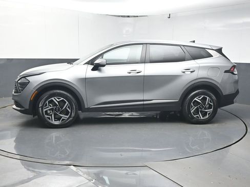 Used 2024 Kia Sportage LX image 5