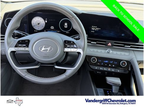 Used 2025 Hyundai Elantra SEL FWD image 9